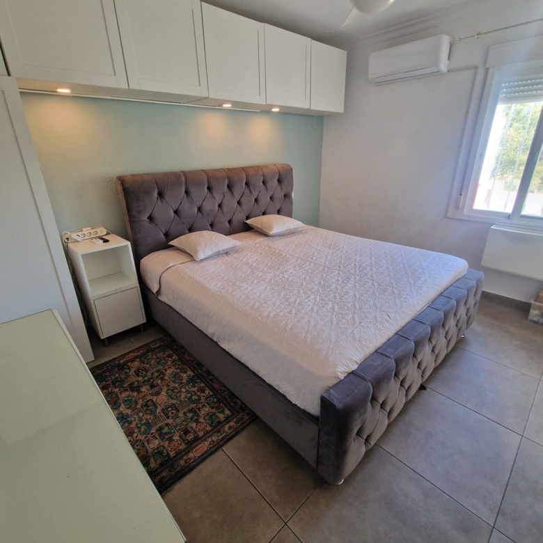 780